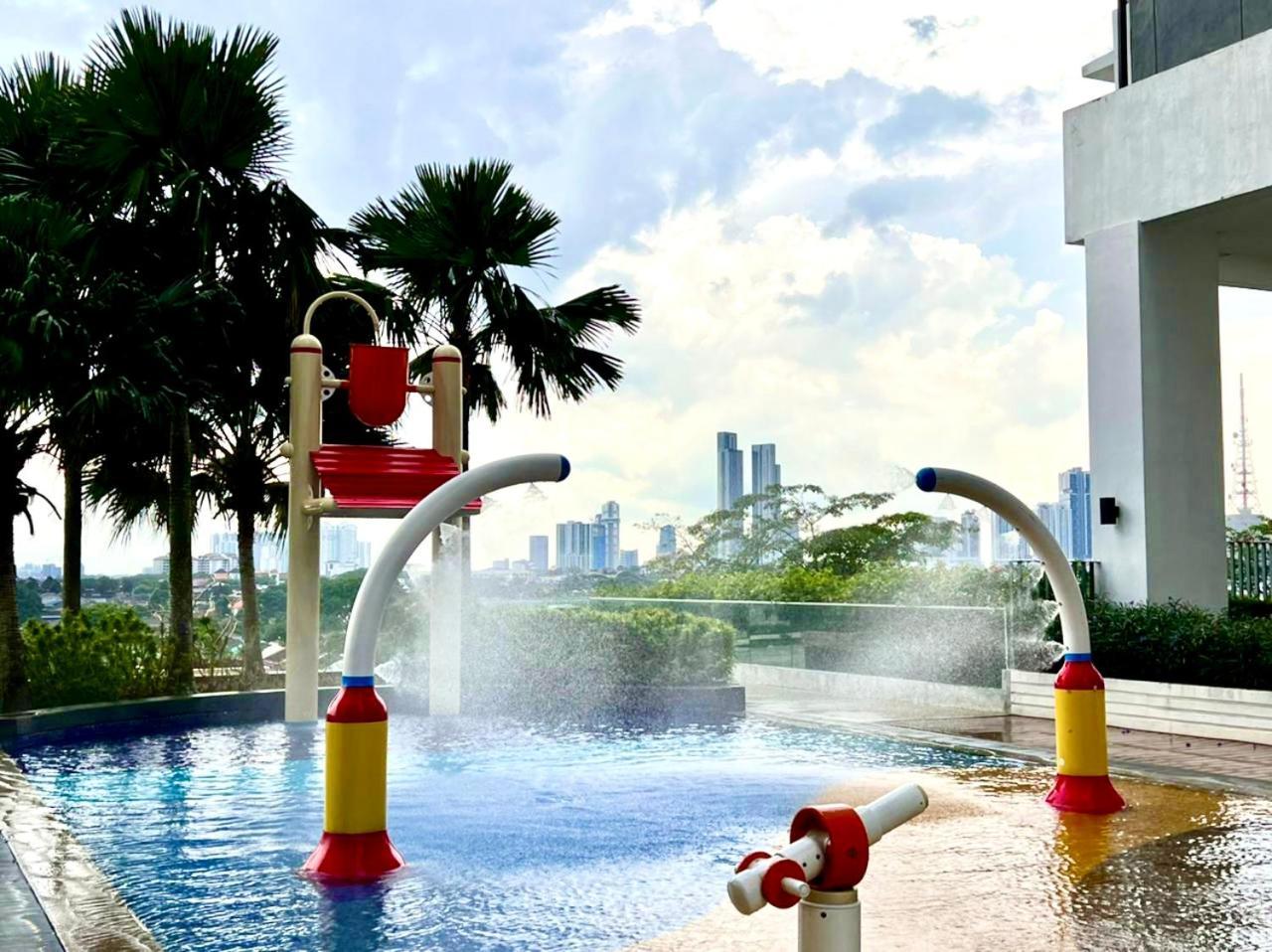 Mosaic Lush Grey Nest 3br 8pax W Bathtub Near Midvalley