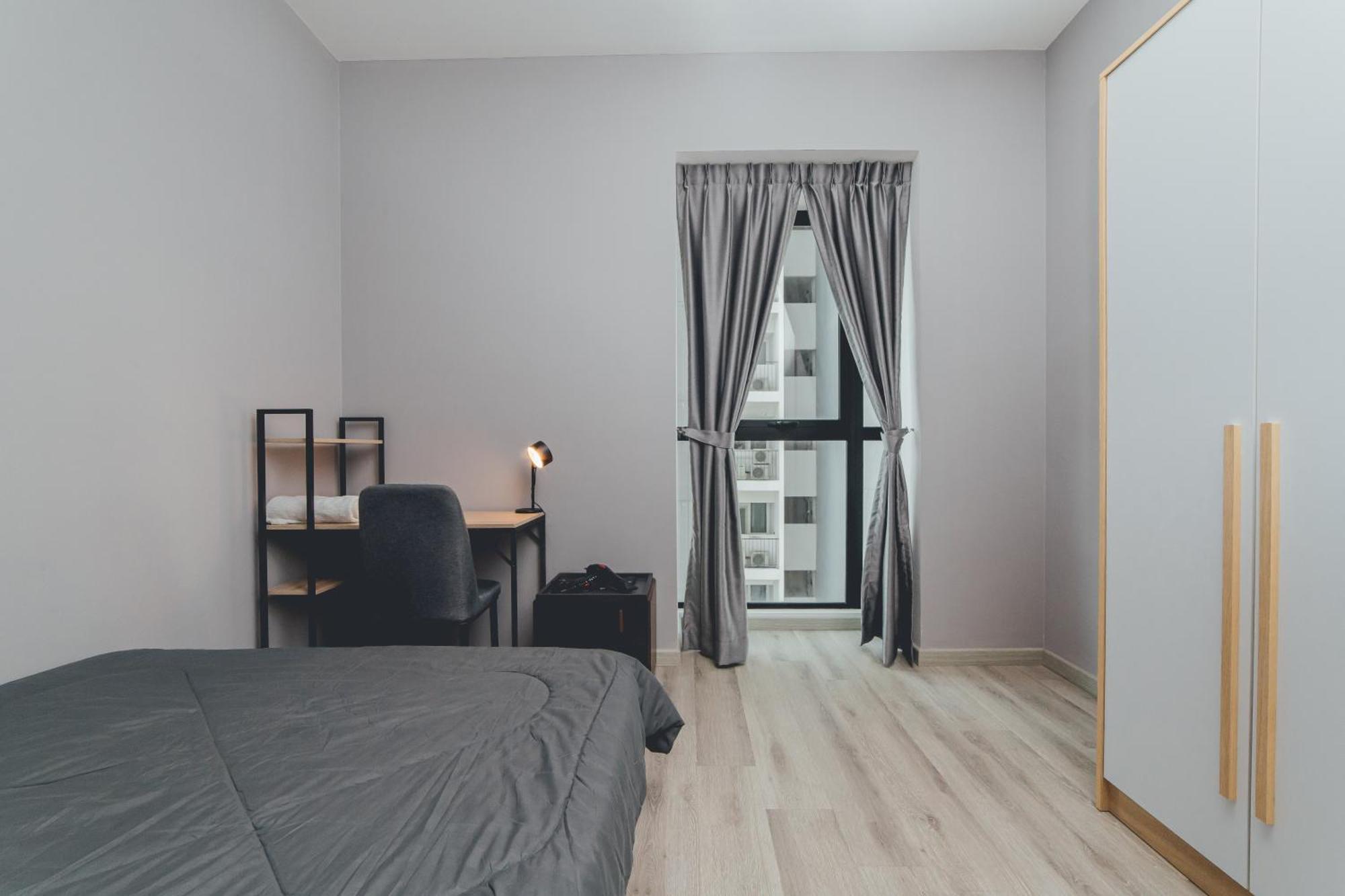 Mosaic Lush Grey Nest 3br 8pax W Bathtub Near Midvalley Apartemen
