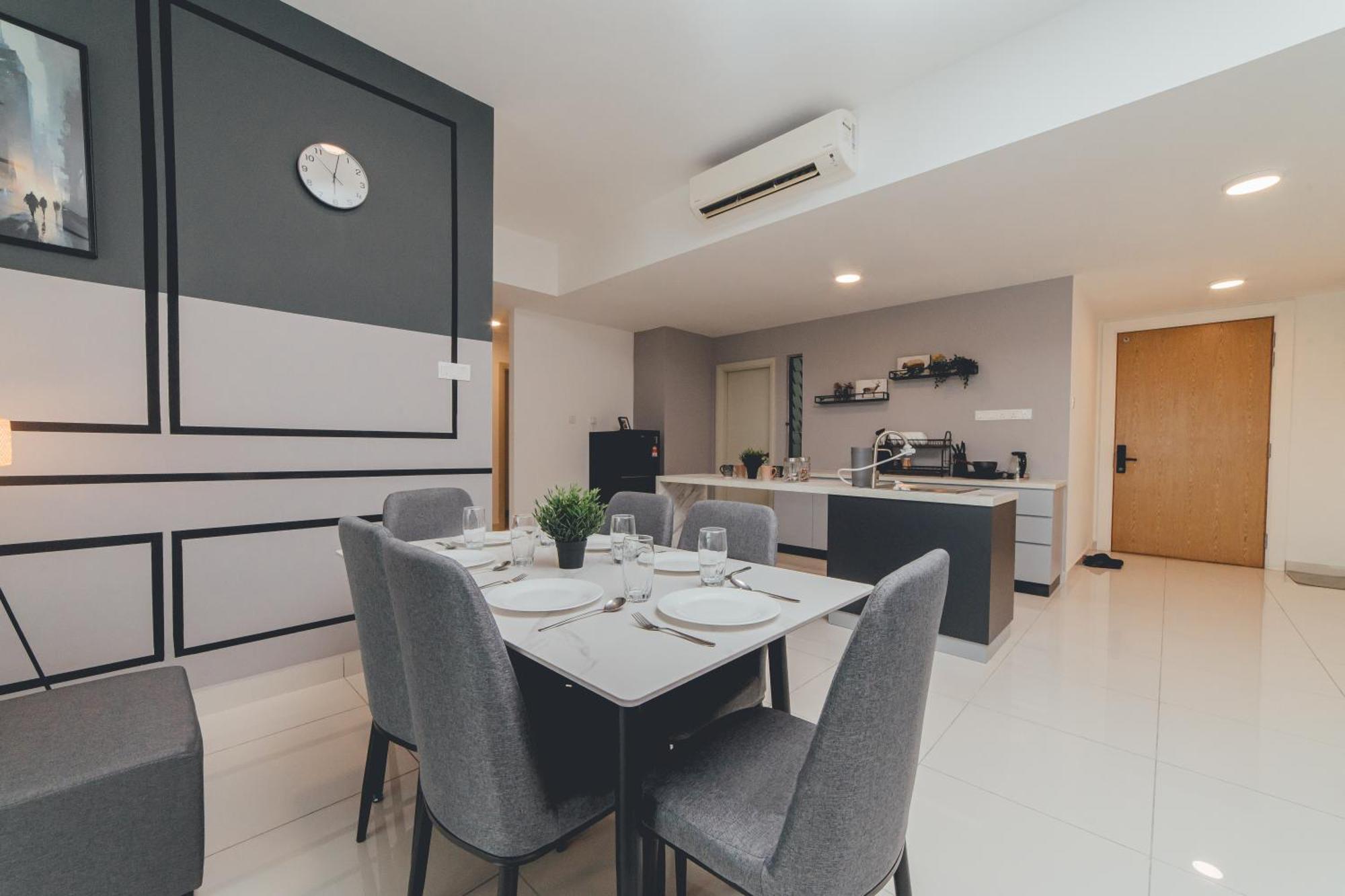Mosaic Lush Grey Nest 3br 8pax W Bathtub Near Midvalley Apartemen *