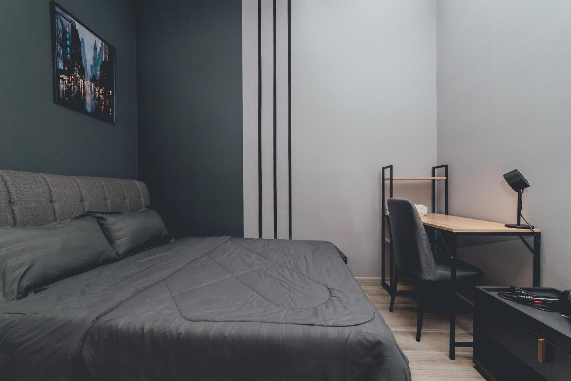 Mosaic Lush Grey Nest 3br 8pax W Bathtub Near Midvalley Apartemen *