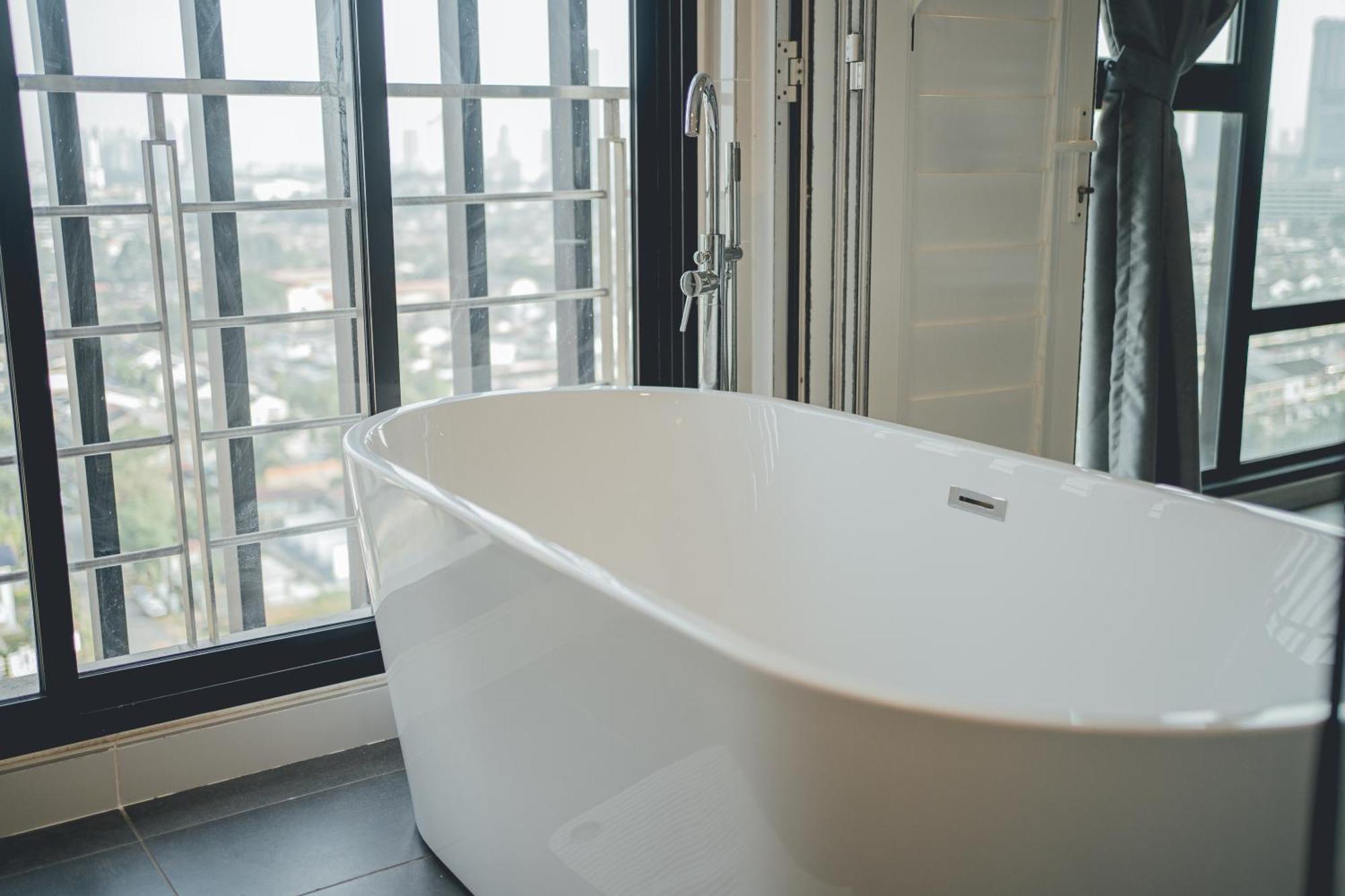 Mosaic Lush Grey Nest 3br 8pax W Bathtub Near Midvalley Johor Bahru